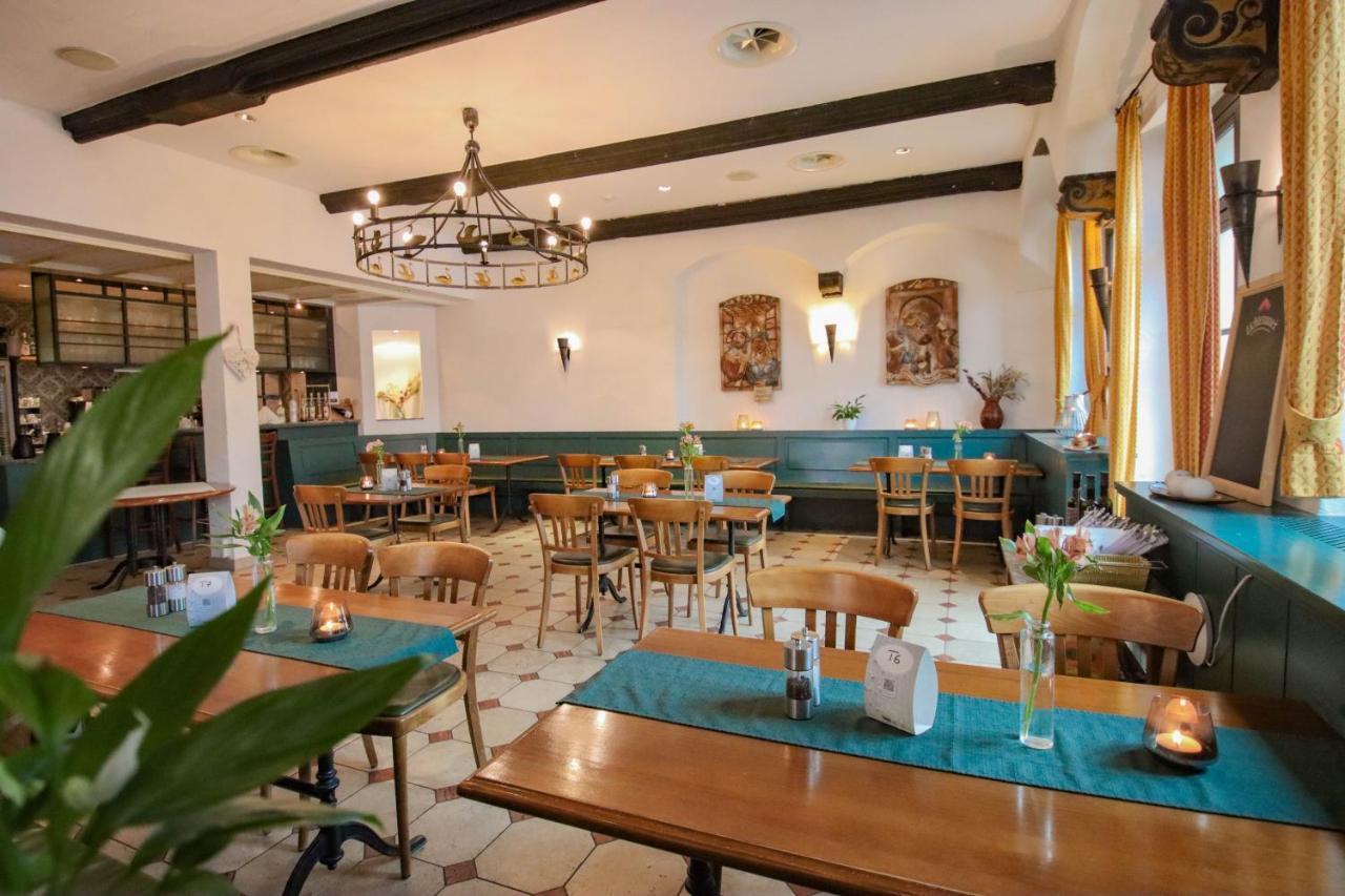 Gasthaus Zum Schwan Oschatz Buitenkant foto