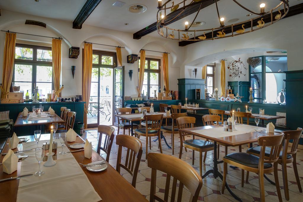 Gasthaus Zum Schwan Oschatz Buitenkant foto