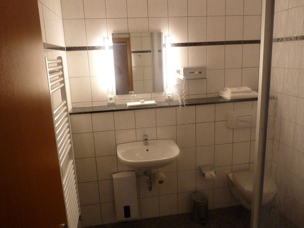Gasthaus Zum Schwan Oschatz Buitenkant foto